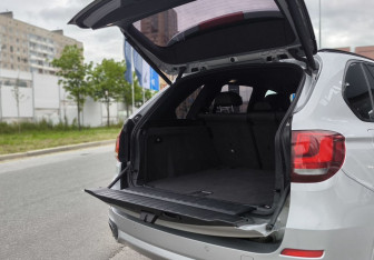 Подержанный автомобиль BMW X5 2016 года (24 фото)