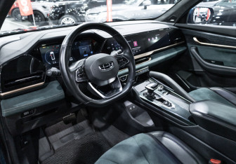 Подержанный автомобиль Geely Monjaro 2023 года (21 фото)