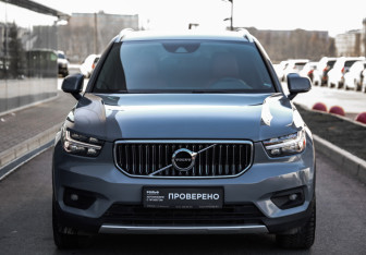 Подержанный автомобиль Volvo XC40 2019 года (3 фото)