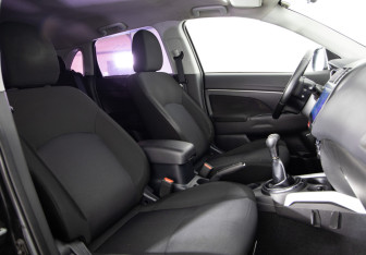 Подержанный автомобиль Mitsubishi ASX 2012 года (10 фото)