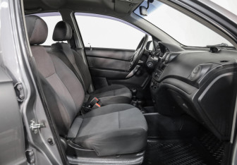 Подержанный автомобиль Chevrolet Aveo Sedan 2010 года (17 фото)
