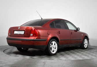 Подержанный автомобиль Volkswagen Passat Sedan 2000 года (5 фото)