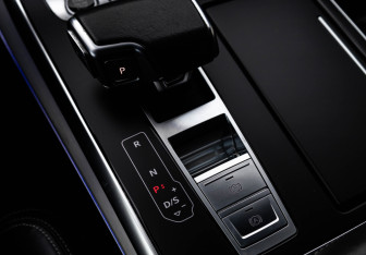 Подержанный автомобиль Audi Q8 2021 года (17 фото)