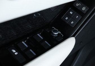 Подержанный автомобиль Land Rover Range Rover Velar 2018 года (17 фото)