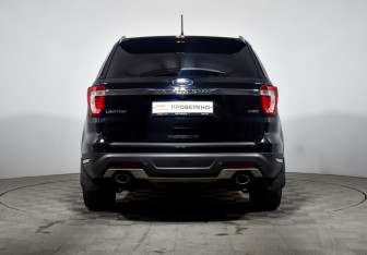 Подержанный автомобиль Ford Explorer 2018 года (6 фото)