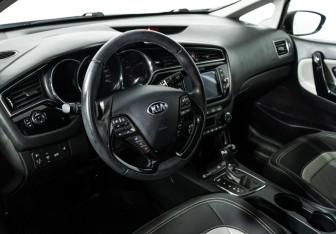 Подержанный автомобиль Kia Ceed Hatchback 2017 года (11 фото)