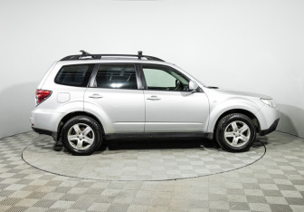 Подержанный автомобиль Subaru Forester Suv 2008 года (4 фото)