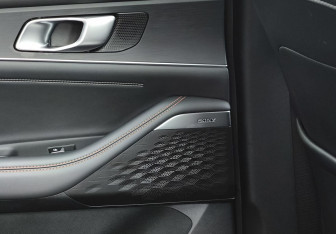Подержанный автомобиль Changan UNI-K 2023 года (14 фото)