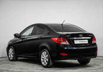 Подержанный автомобиль Hyundai Solaris Sedan 2012 года (7 фото)