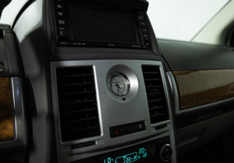 Подержанный автомобиль Chrysler Voyager 2008 года (17 фото)