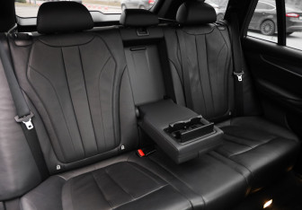 Подержанный автомобиль BMW X5 2015 года (28 фото)