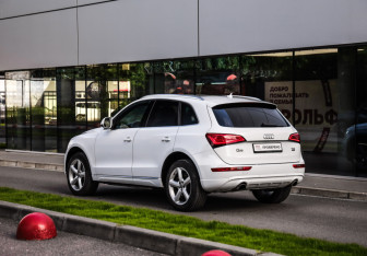 Подержанный автомобиль Audi Q5 2012 года (7 фото)