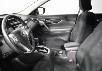 Подержанный автомобиль Nissan X-Trail 2017 года (10 фото)