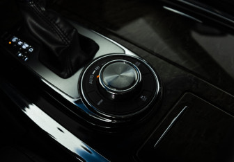 Подержанный автомобиль Infiniti QX80 2014 года (17 фото)