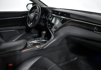 Подержанный автомобиль Toyota Camry Sedan 2021 года (13 фото)