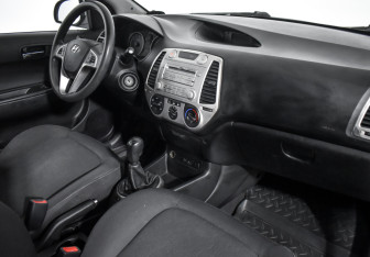 Подержанный автомобиль Hyundai i20 2009 года (13 фото)