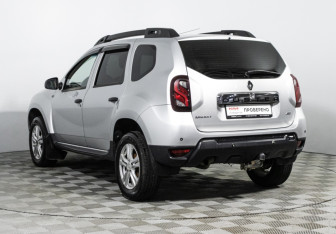 Подержанный автомобиль Renault Duster 2015 года (7 фото)