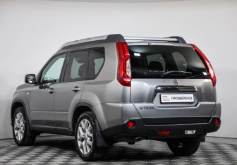 Подержанный автомобиль Nissan X-Trail 2012 года (7 фото)