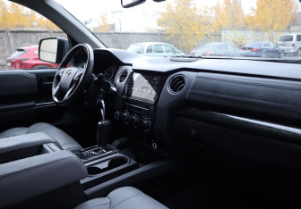 Подержанный автомобиль Toyota Tundra 2014 года (10 фото)