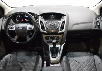 Подержанный автомобиль Ford Focus Hatchback 2011 года (14 фото)