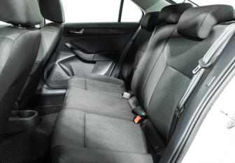 Подержанный автомобиль Skoda Rapid Liftback 2019 года (10 фото)