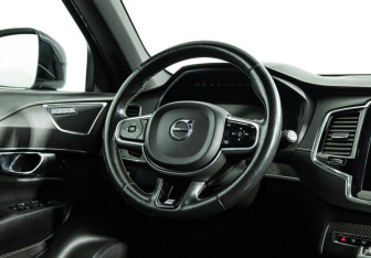 Подержанный автомобиль Volvo XC90 2017 года (25 фото)