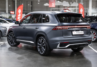 Подержанный автомобиль Geely Monjaro 2024 года (10 фото)