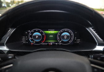 Подержанный автомобиль Skoda Superb Liftback 2023 года (13 фото)