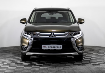 Подержанный автомобиль Mitsubishi Outlander 2016 года (2 фото)