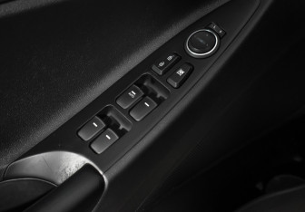 Подержанный автомобиль Hyundai Sonata 2012 года (13 фото)