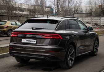 Подержанный автомобиль Audi Q8 2019 года (6 фото)