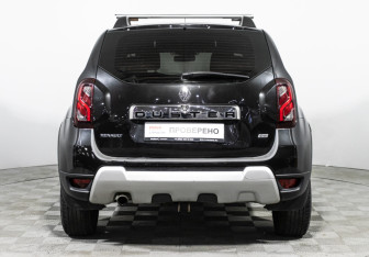 Подержанный автомобиль Renault Duster 2017 года (6 фото)