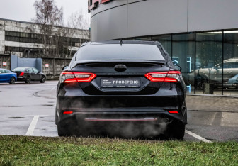 Подержанный автомобиль Toyota Camry Sedan 2021 года (8 фото)