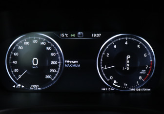 Подержанный автомобиль Volvo V90 Cross Country 2017 года (21 фото)
