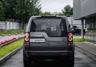 Подержанный автомобиль Land Rover Discovery 2014 года (7 фото)