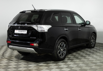 Подержанный автомобиль Mitsubishi Outlander 2014 года (5 фото)