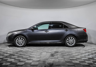 Подержанный автомобиль Toyota Camry Sedan 2013 года (5 фото)