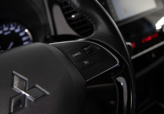 Подержанный автомобиль Mitsubishi Outlander 2021 года (18 фото)