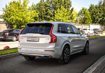 Подержанный автомобиль Volvo XC90 2020 года (6 фото)
