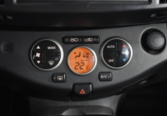 Подержанный автомобиль Nissan Micra Hatchback 2007 года (15 фото)