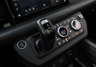 Подержанный автомобиль Land Rover Defender Suv 2020 года (12 фото)