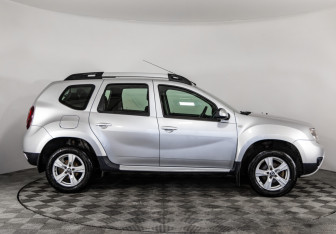 Подержанный автомобиль Renault Duster 2016 года (4 фото)