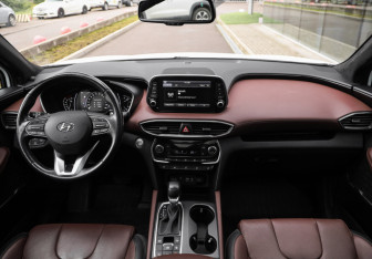 Подержанный автомобиль Hyundai Santa Fe 2019 года (13 фото)
