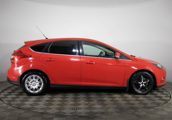 Подержанный автомобиль Ford Focus Hatchback 2012 года (4 фото)