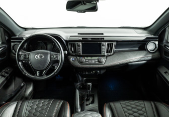 Подержанный автомобиль Toyota RAV4 2019 года (13 фото)