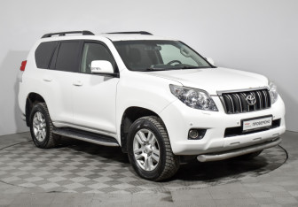 Подержанный автомобиль Toyota Land Cruiser Prado 2010 года (3 фото)