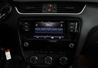 Подержанный автомобиль Skoda Octavia Liftback 2018 года (13 фото)