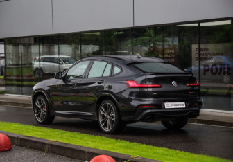 Подержанный автомобиль BMW X4 2021 года (8 фото)