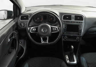 Подержанный автомобиль Volkswagen Polo Sedan 2019 года (11 фото)