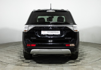 Подержанный автомобиль Mitsubishi Outlander 2014 года (6 фото)